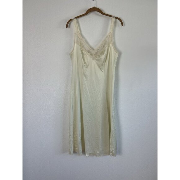 Maidenform Dresses & Skirts - Maidenform Vintage 60s Slip Dress Off White Womens Sm/Med Lace Satin Coquette